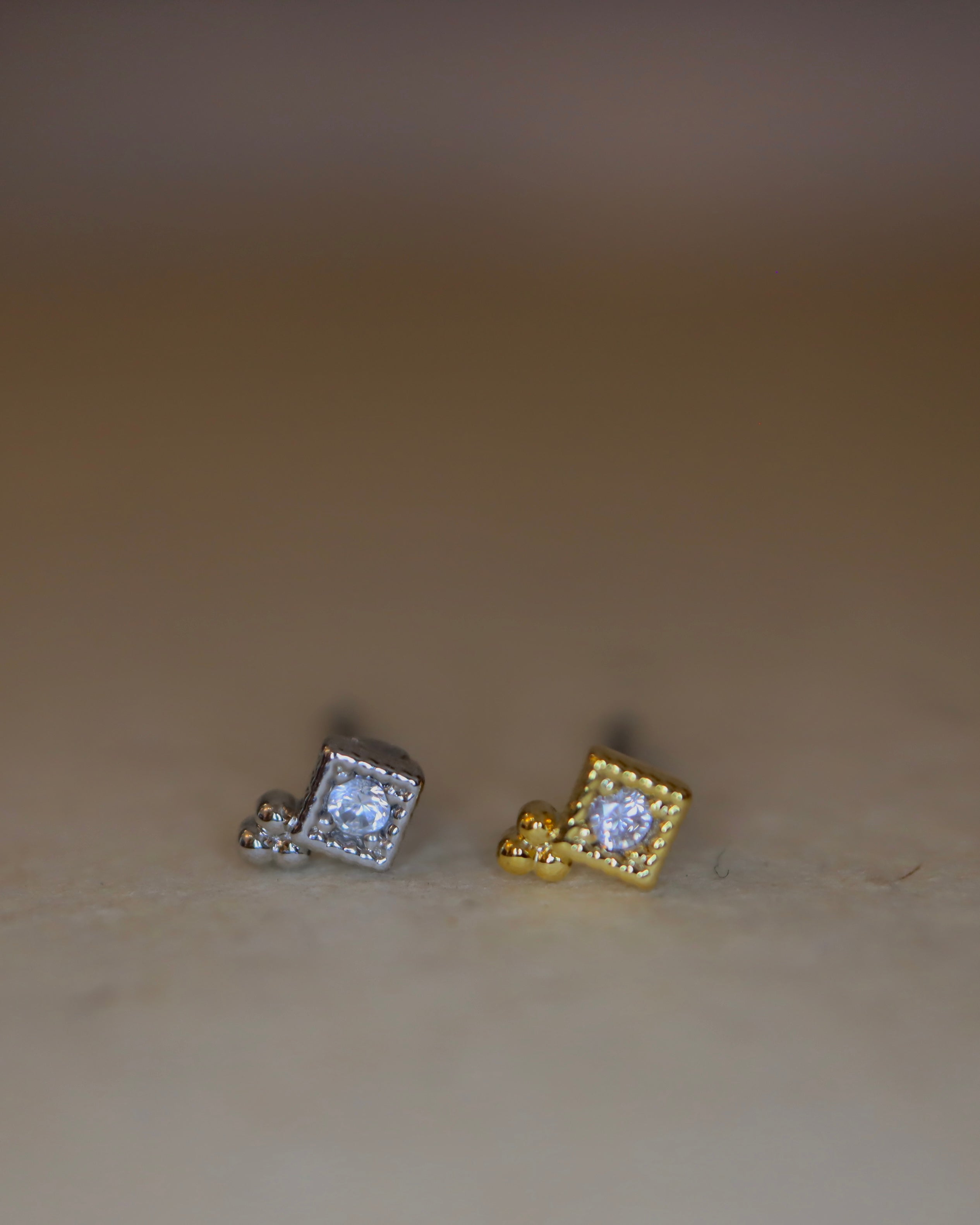 Cz stud surgical steel piercing earring (1pc)