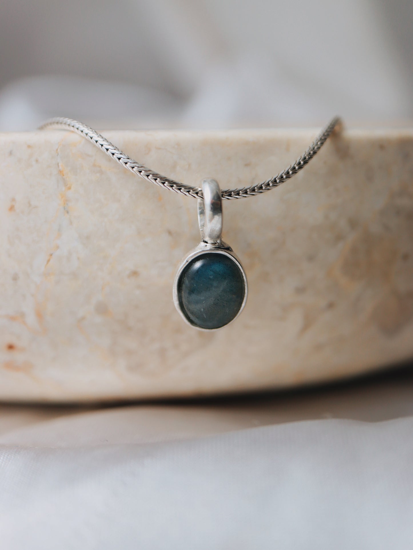 Oval labradorite gemstone s925necklace