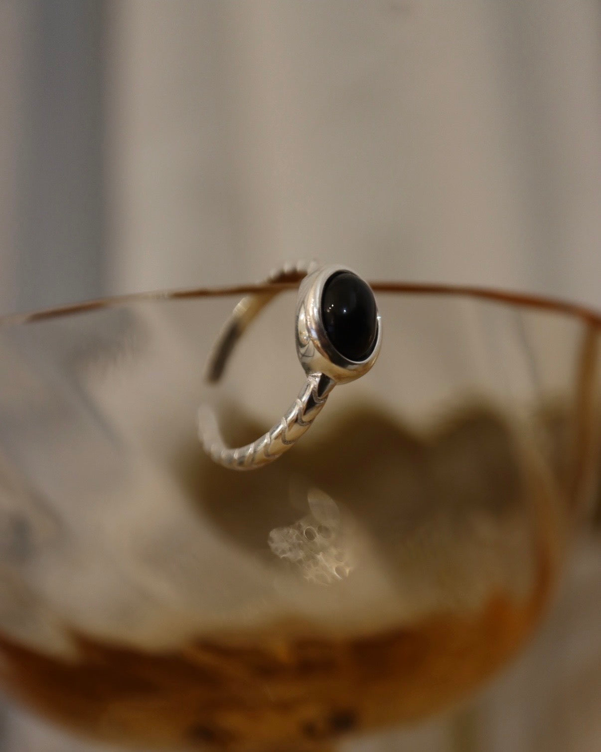 Oval shape onyx open size 925 silver ring