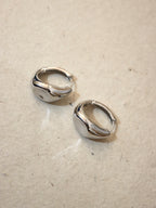One-touch hoop earrings with curves