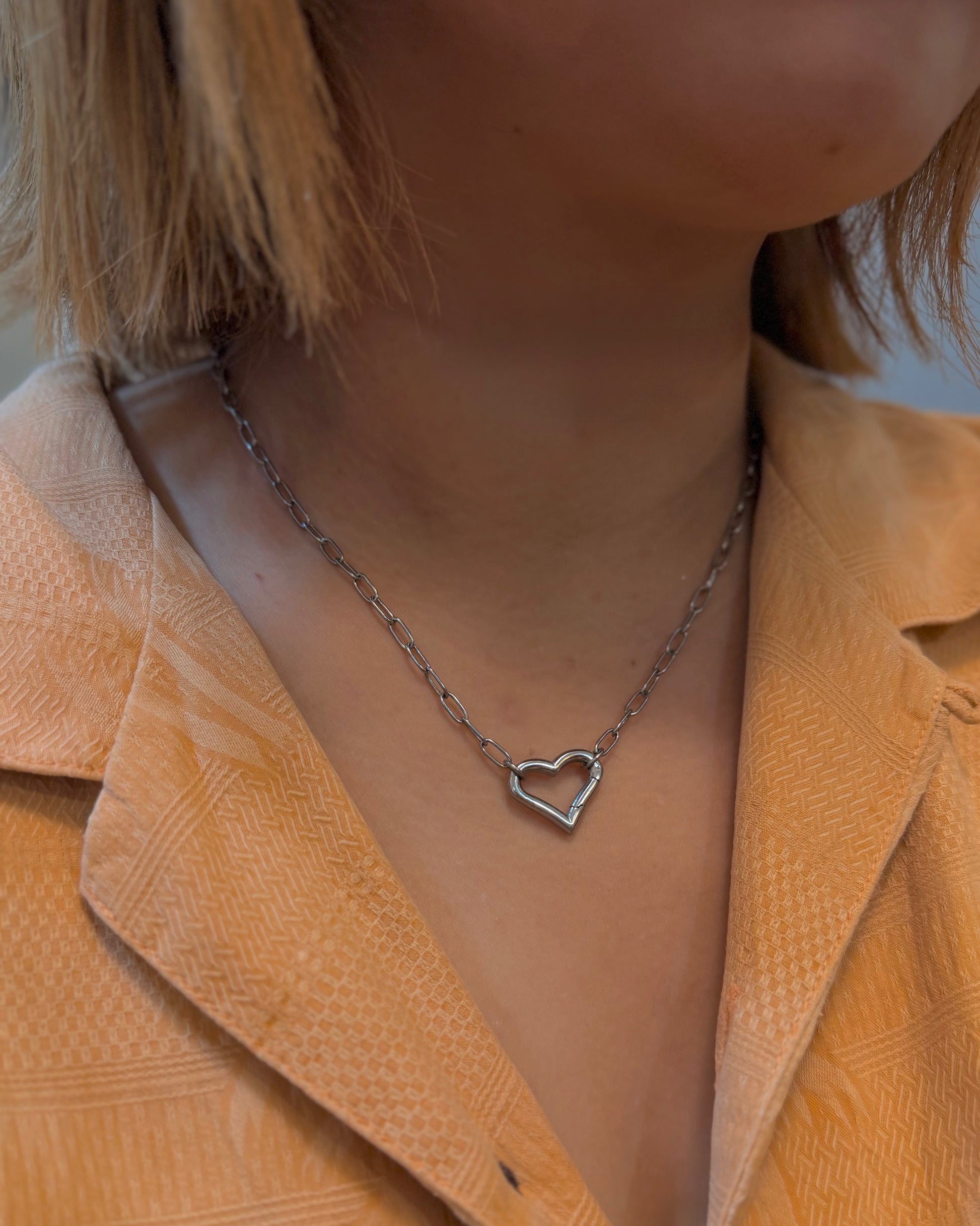 Chain interlock heart necklace