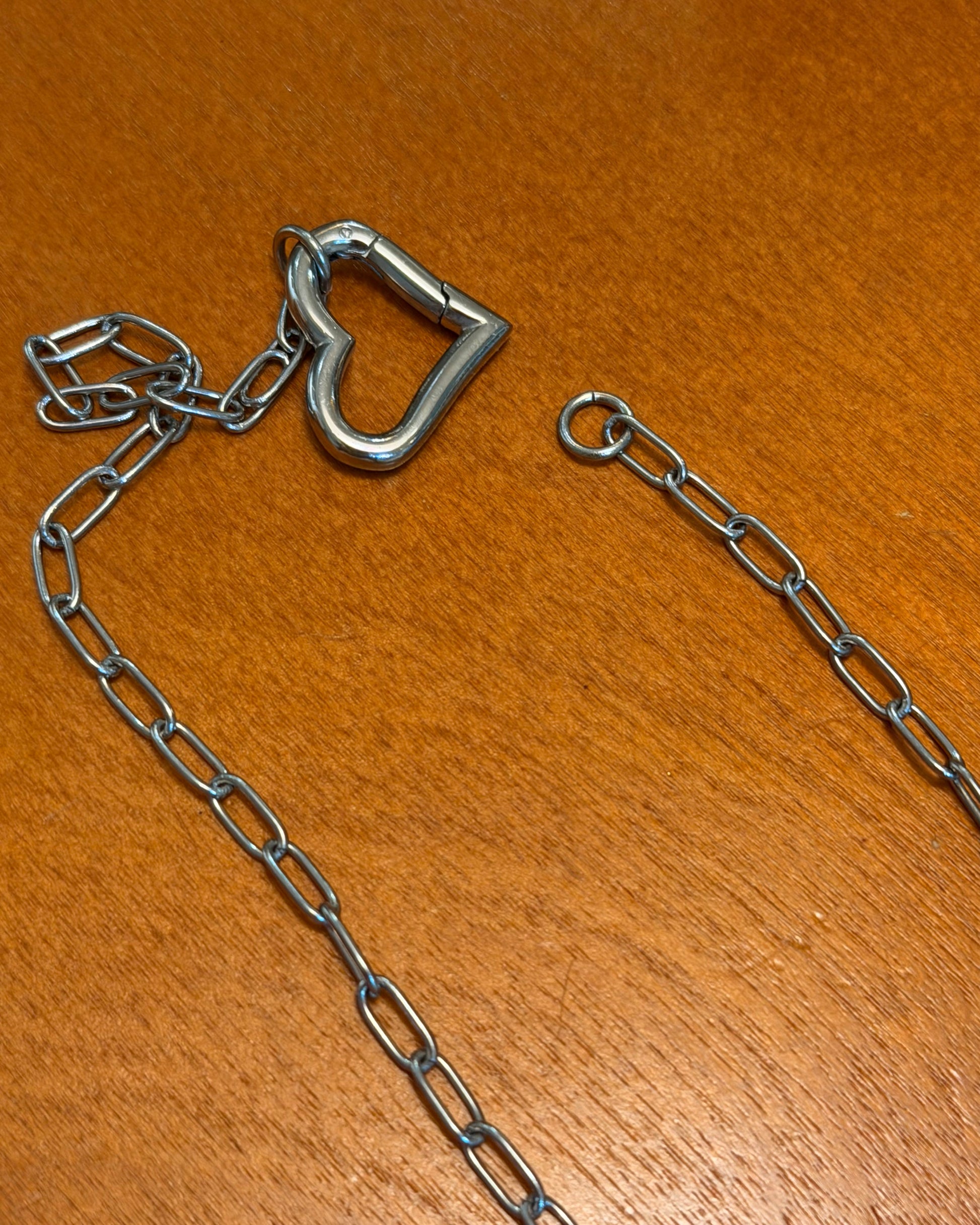 Chain interlock heart necklace