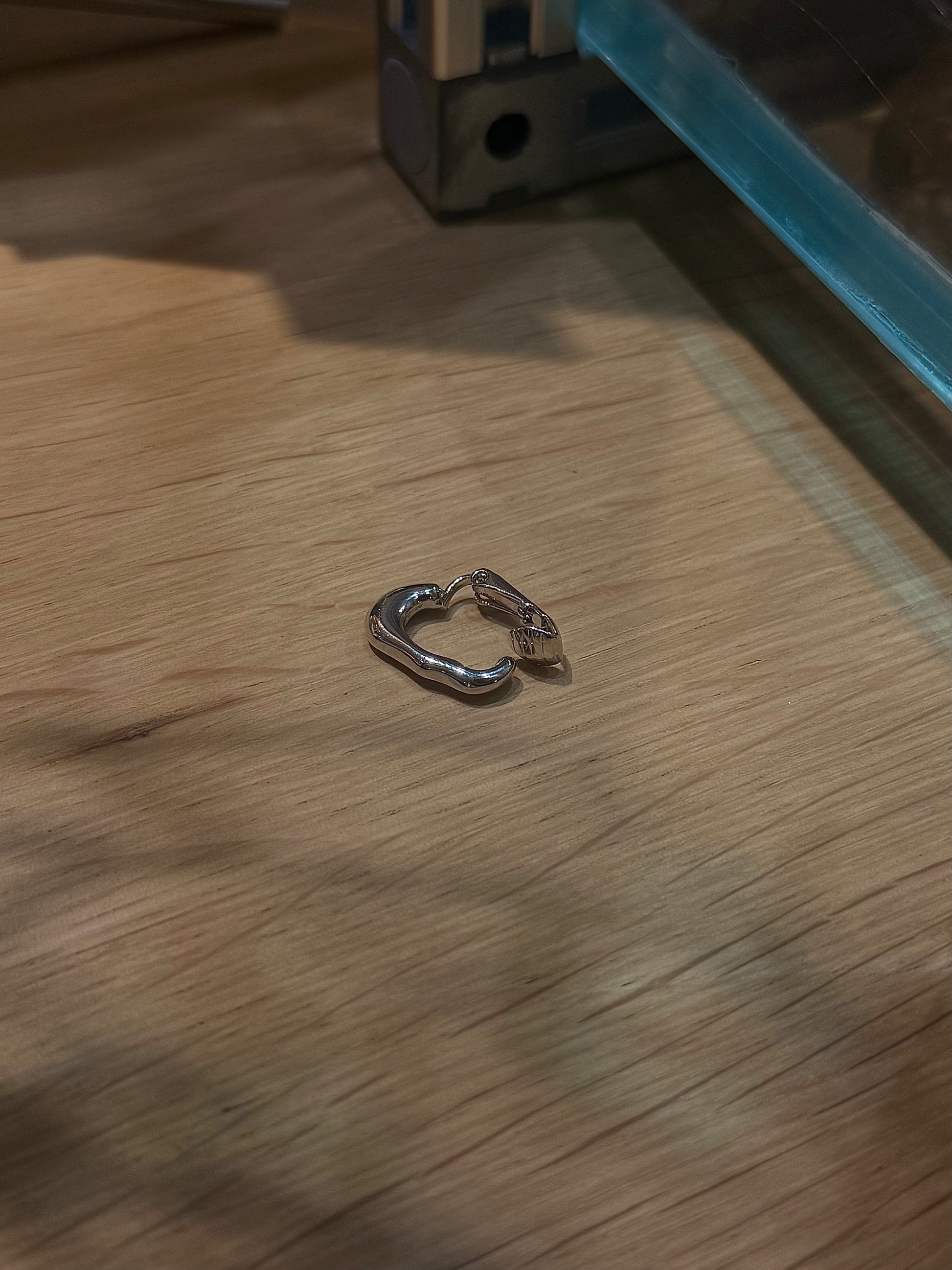 Lumen earclip