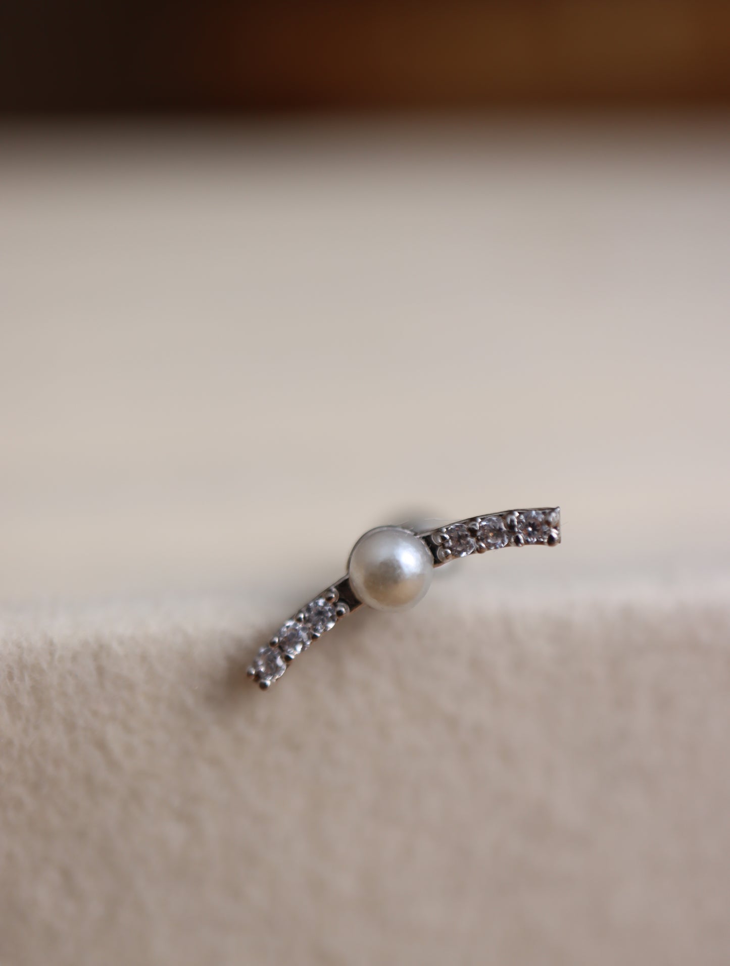 Cz bar curve pearl surgical steel piercing