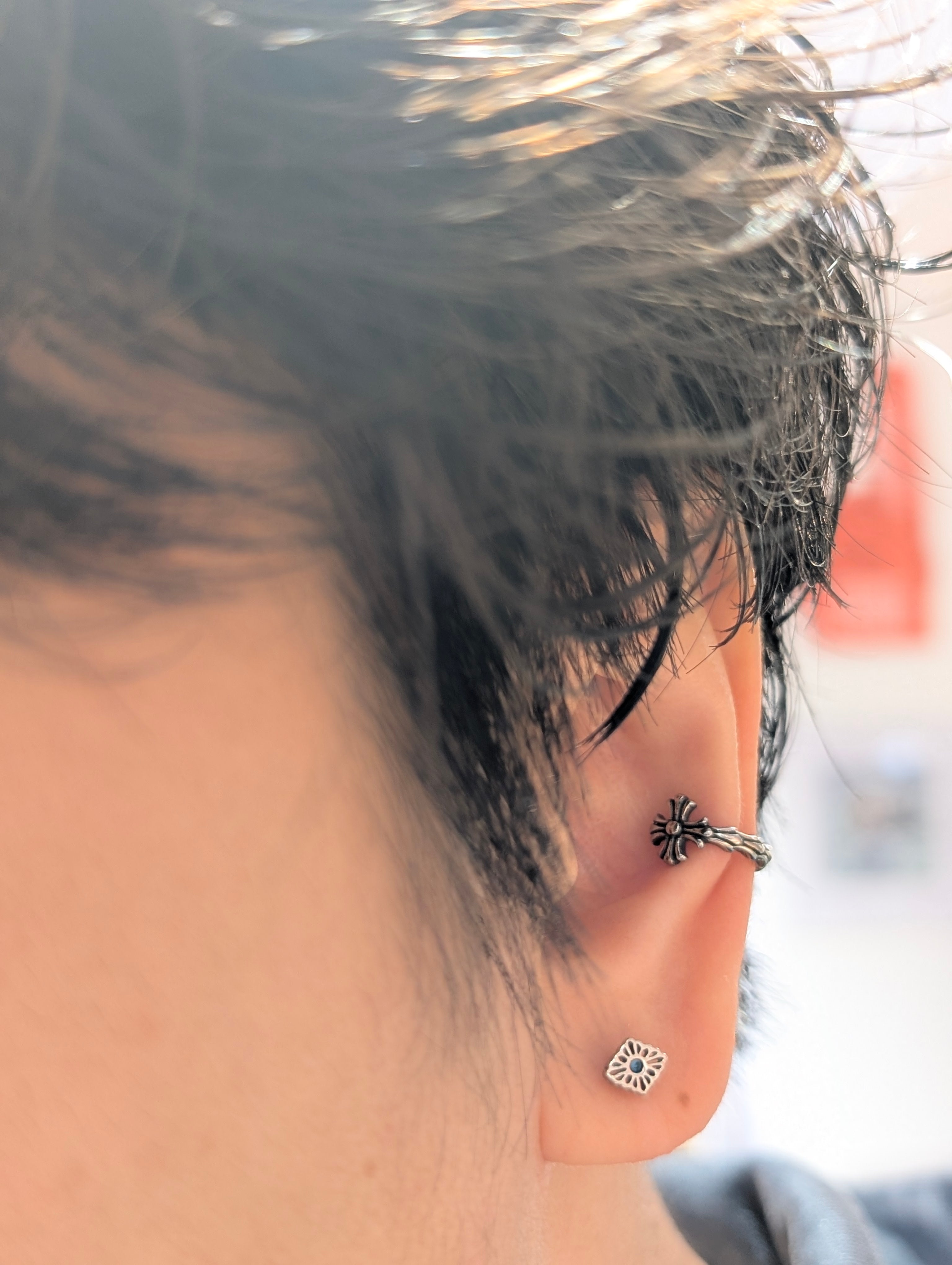 Unisex surgical steel cross Earcuff