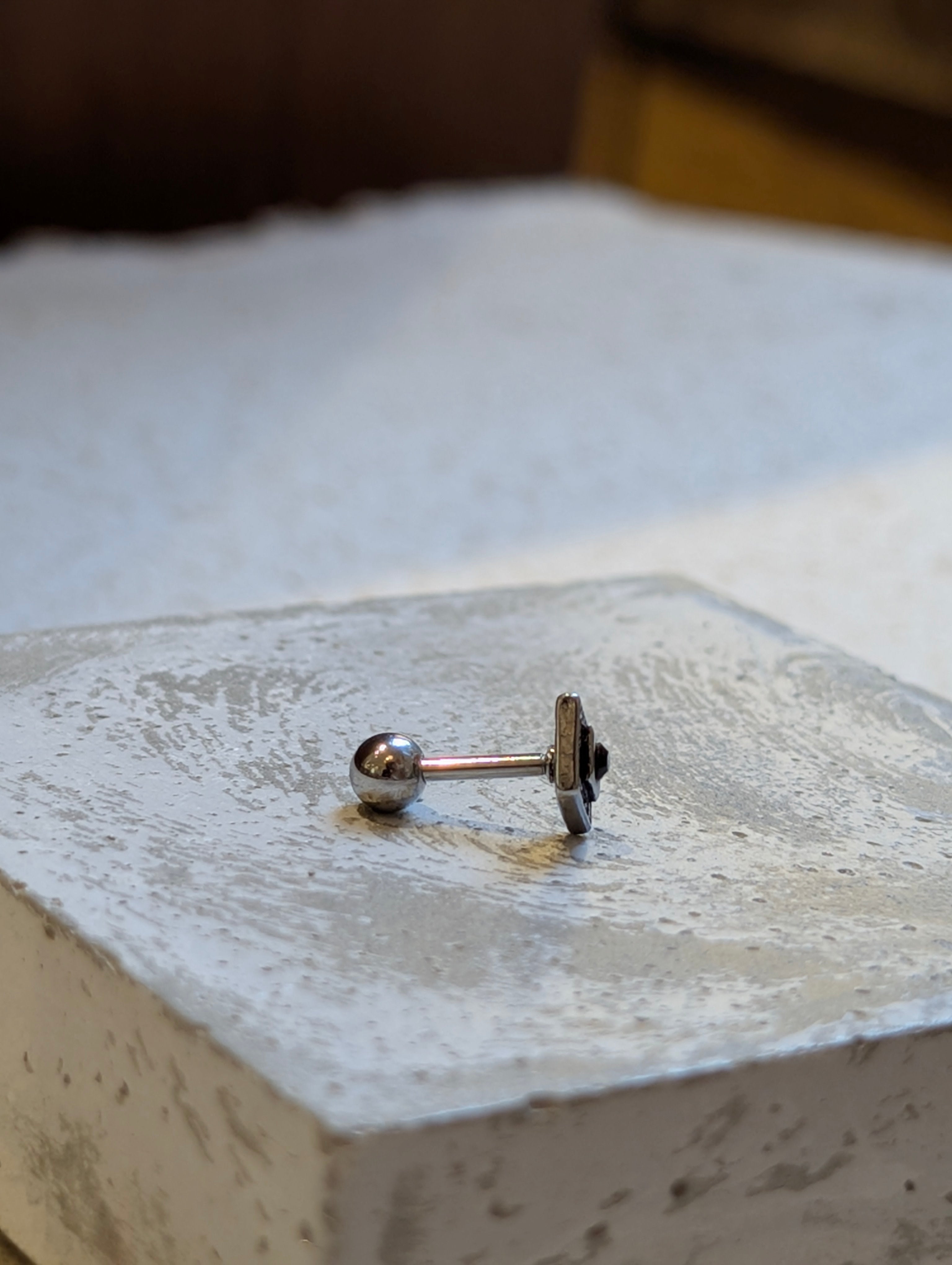 Rhombus Edge Stud Piercing surgical steel earring (1pc)