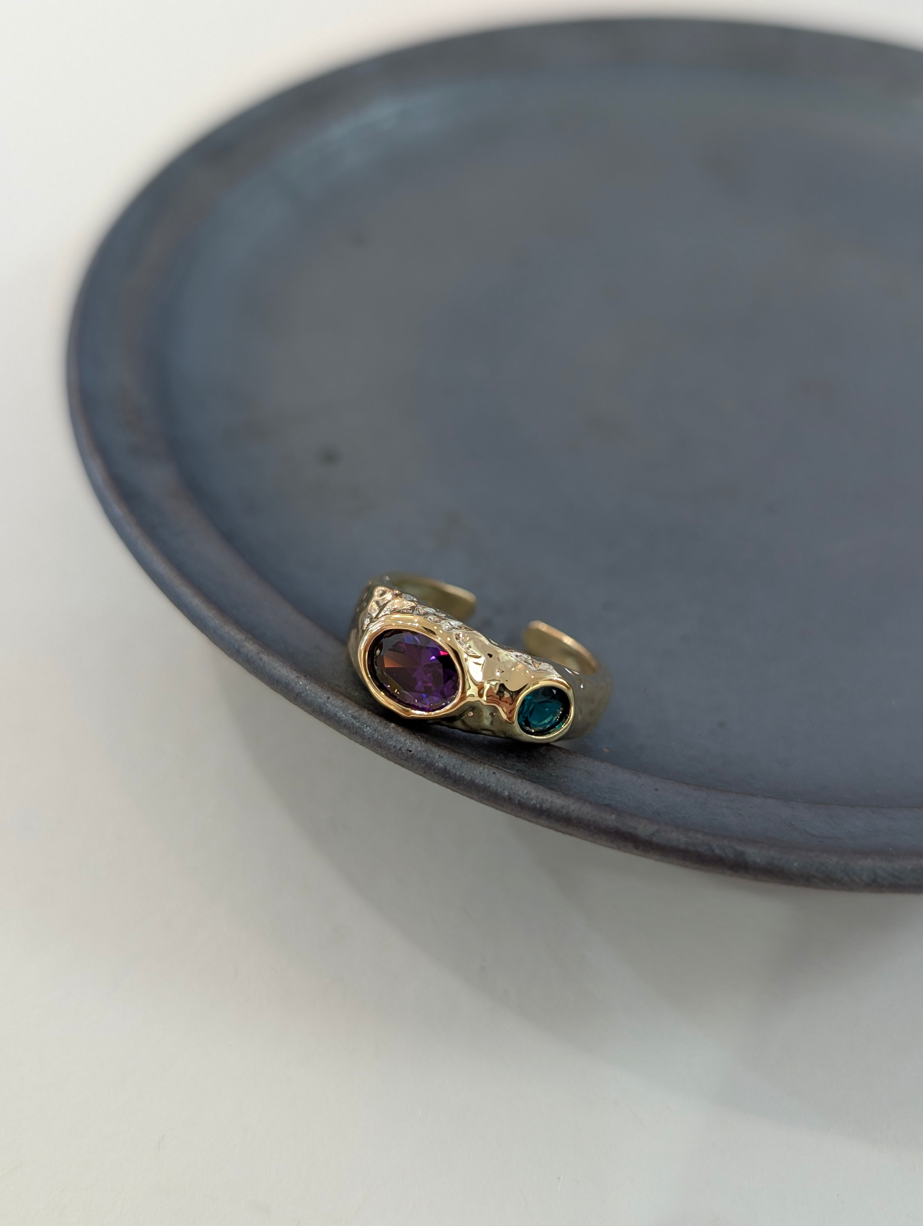 Stud coloured faux stone brass ring