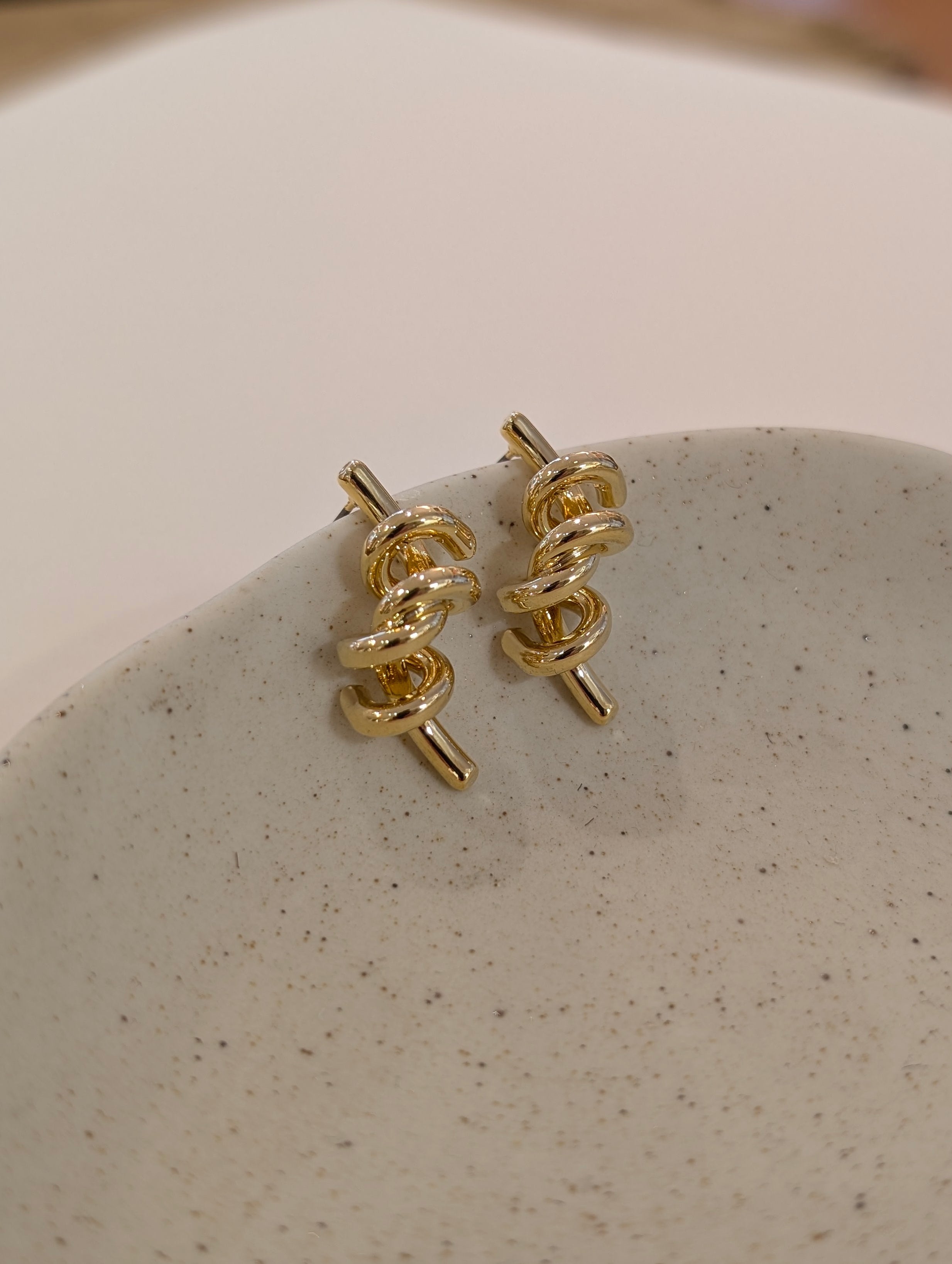 Knot twisted earrings