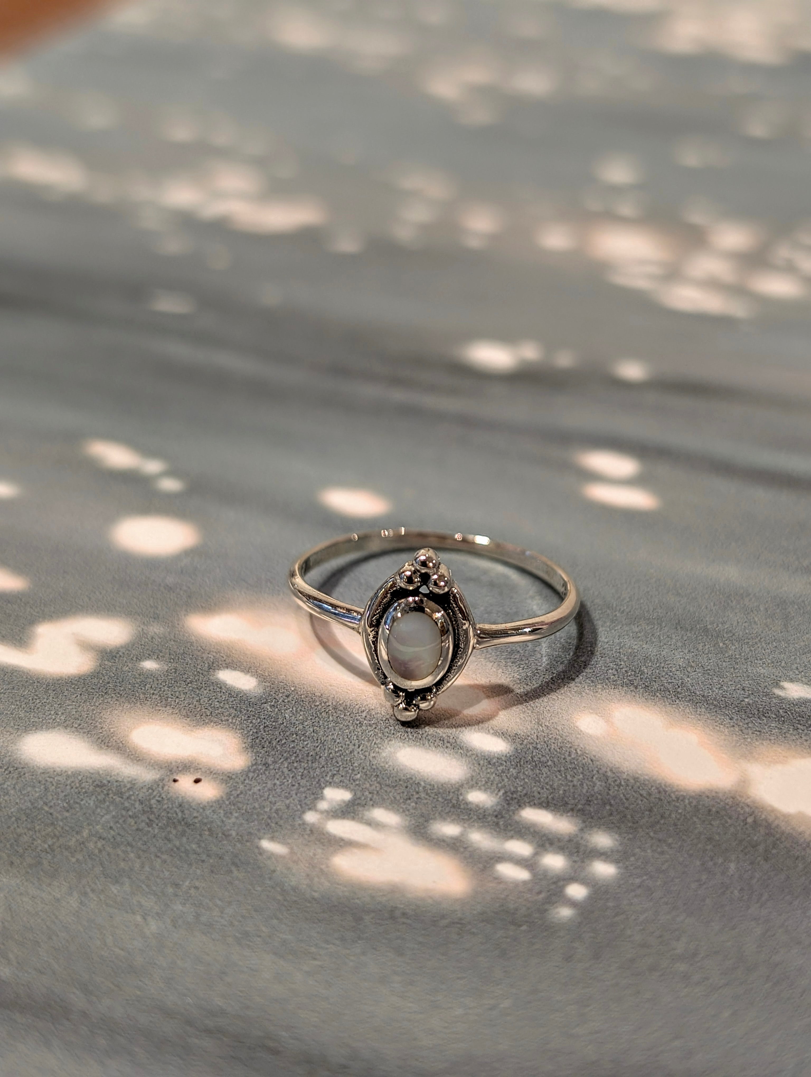 Nova Oval Bead 925 Silver Ring