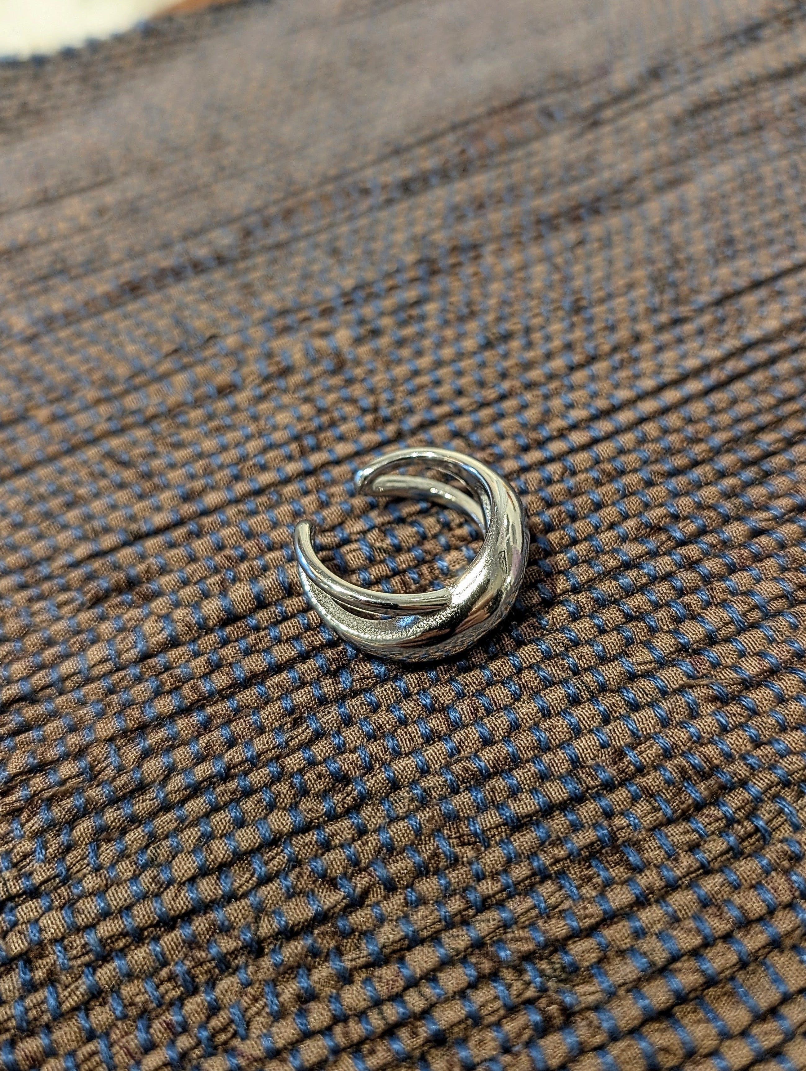 Glide twisted stainless steel ring