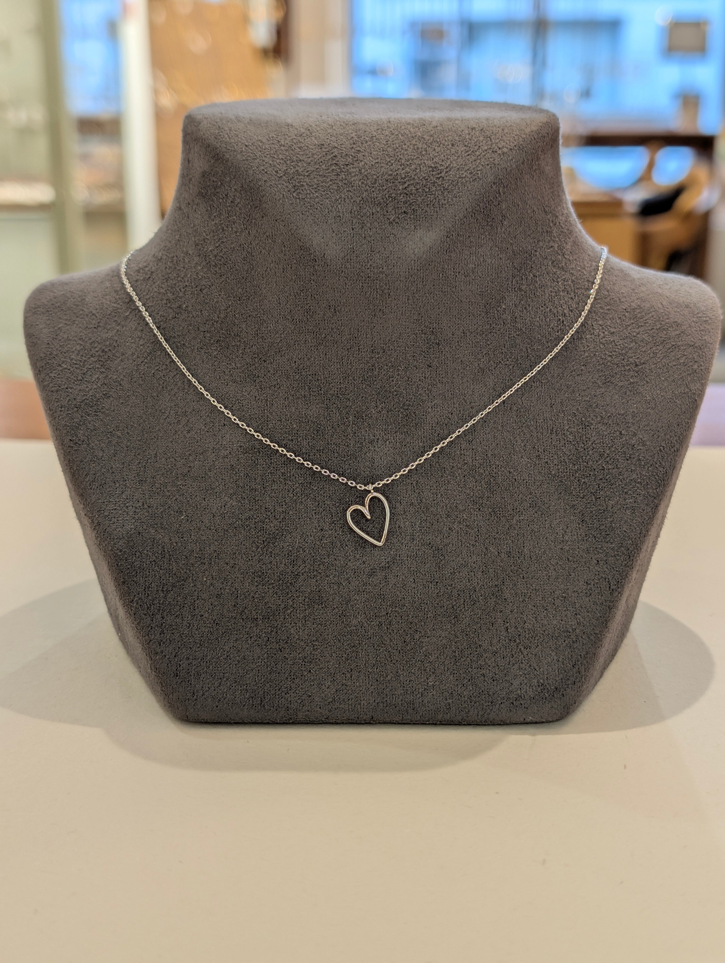 Heart hallow brass necklace