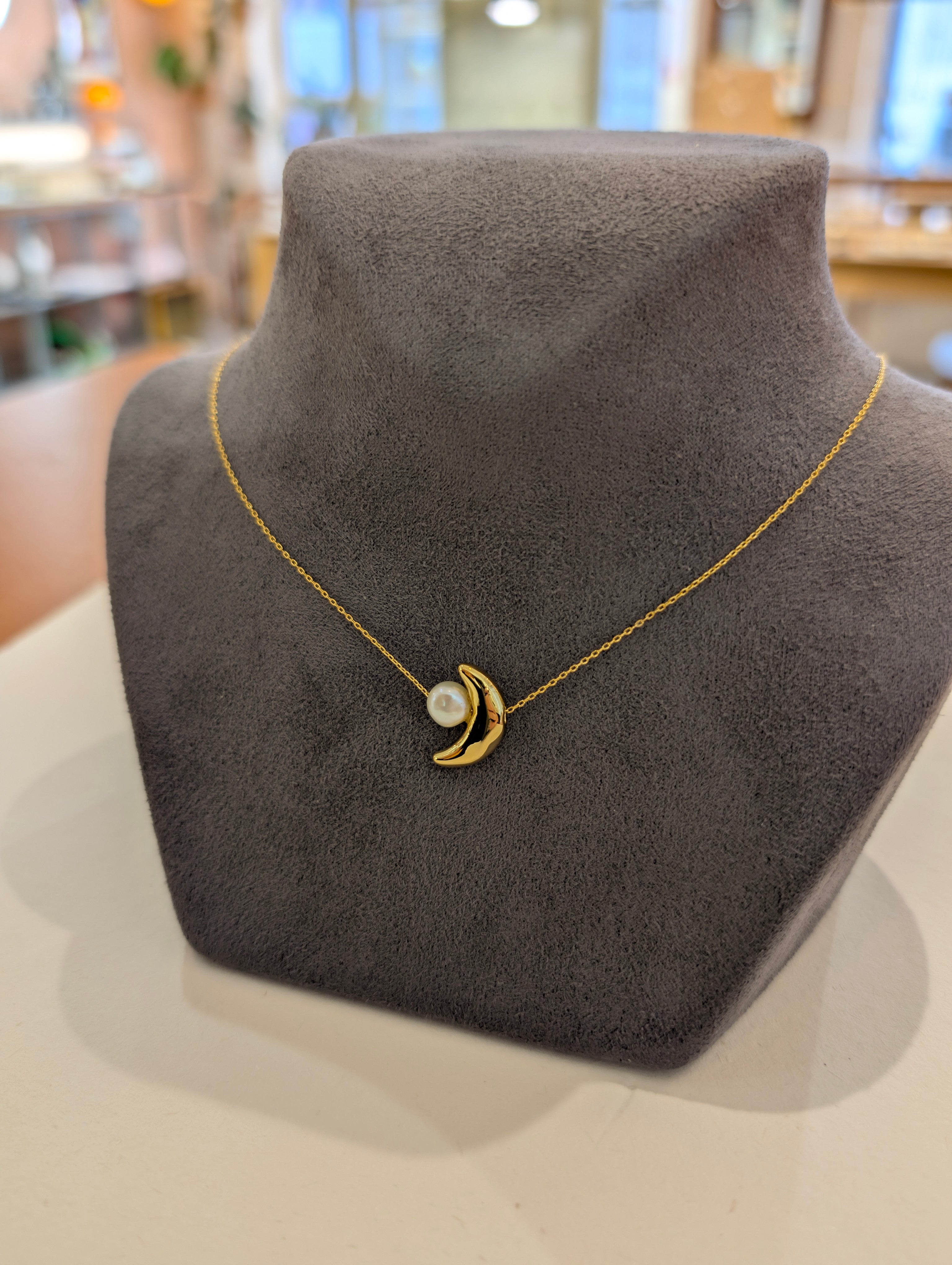 Crescent pearl brass necklace