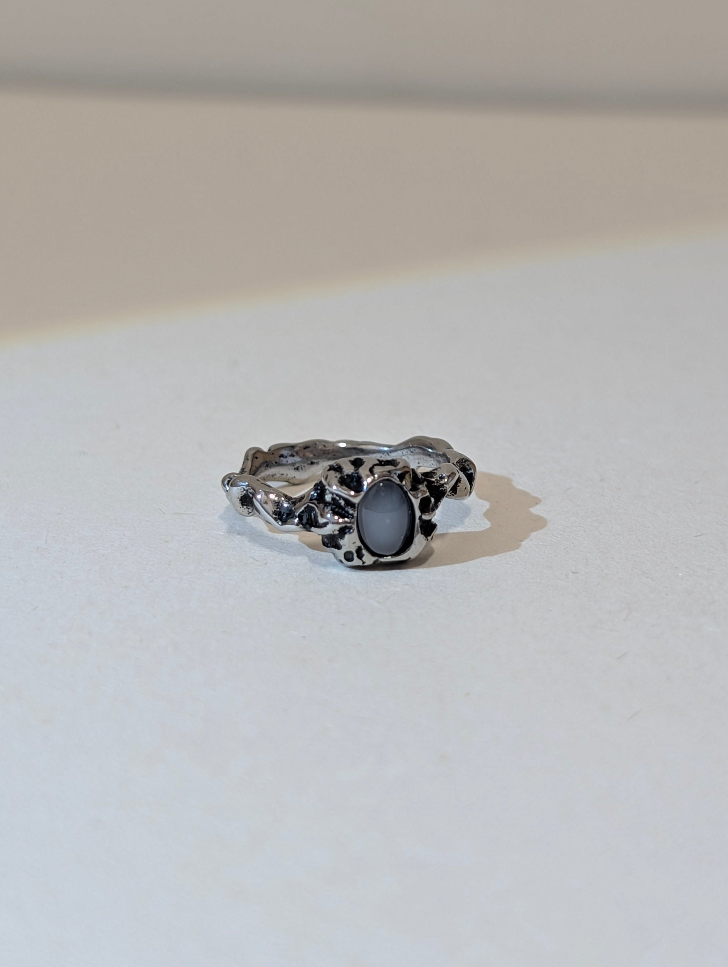 Unisex water resistant ring