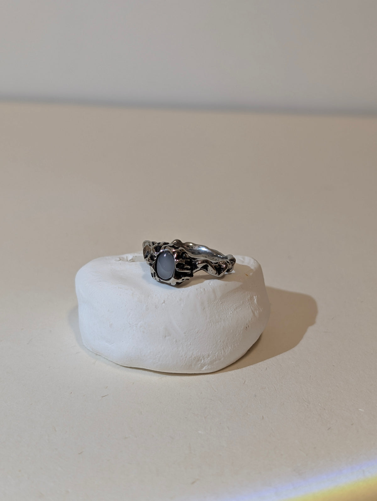Unisex water resistant ring