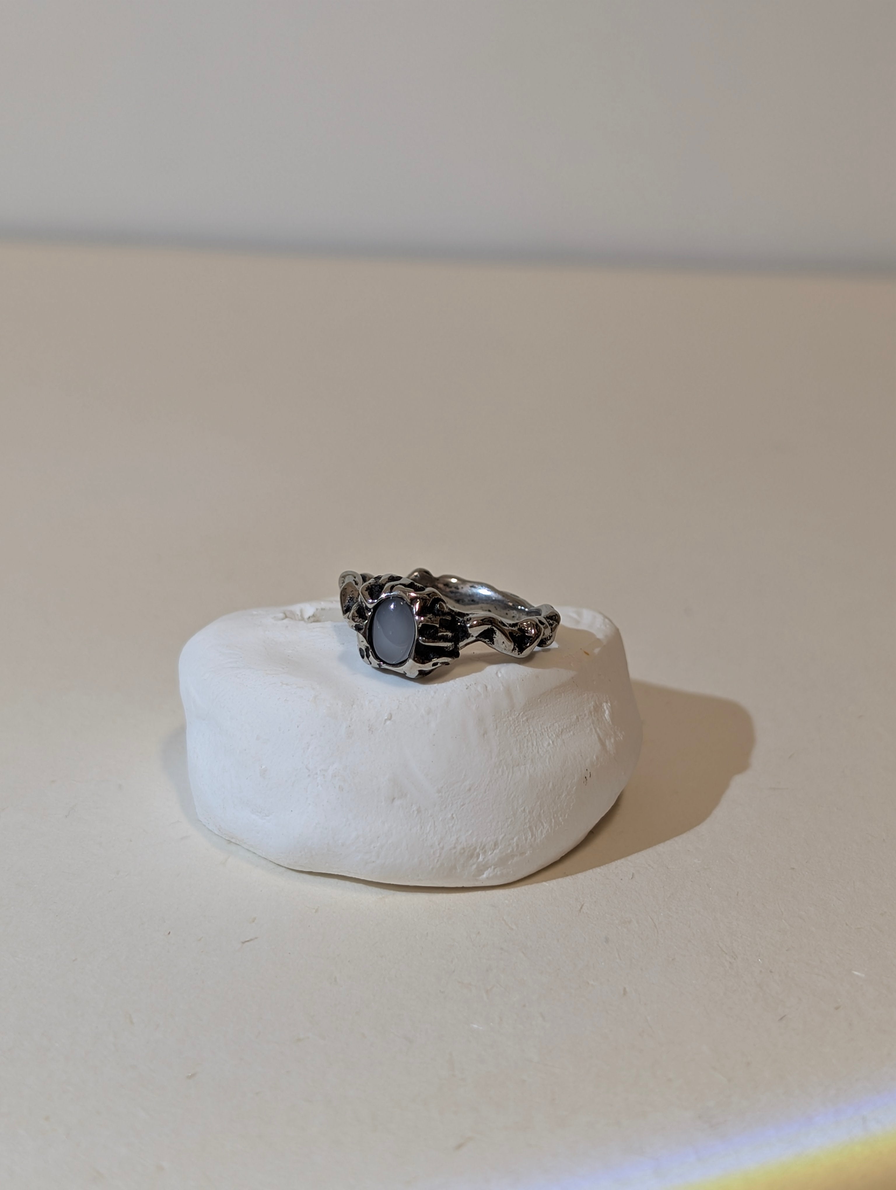 Unisex water resistant ring