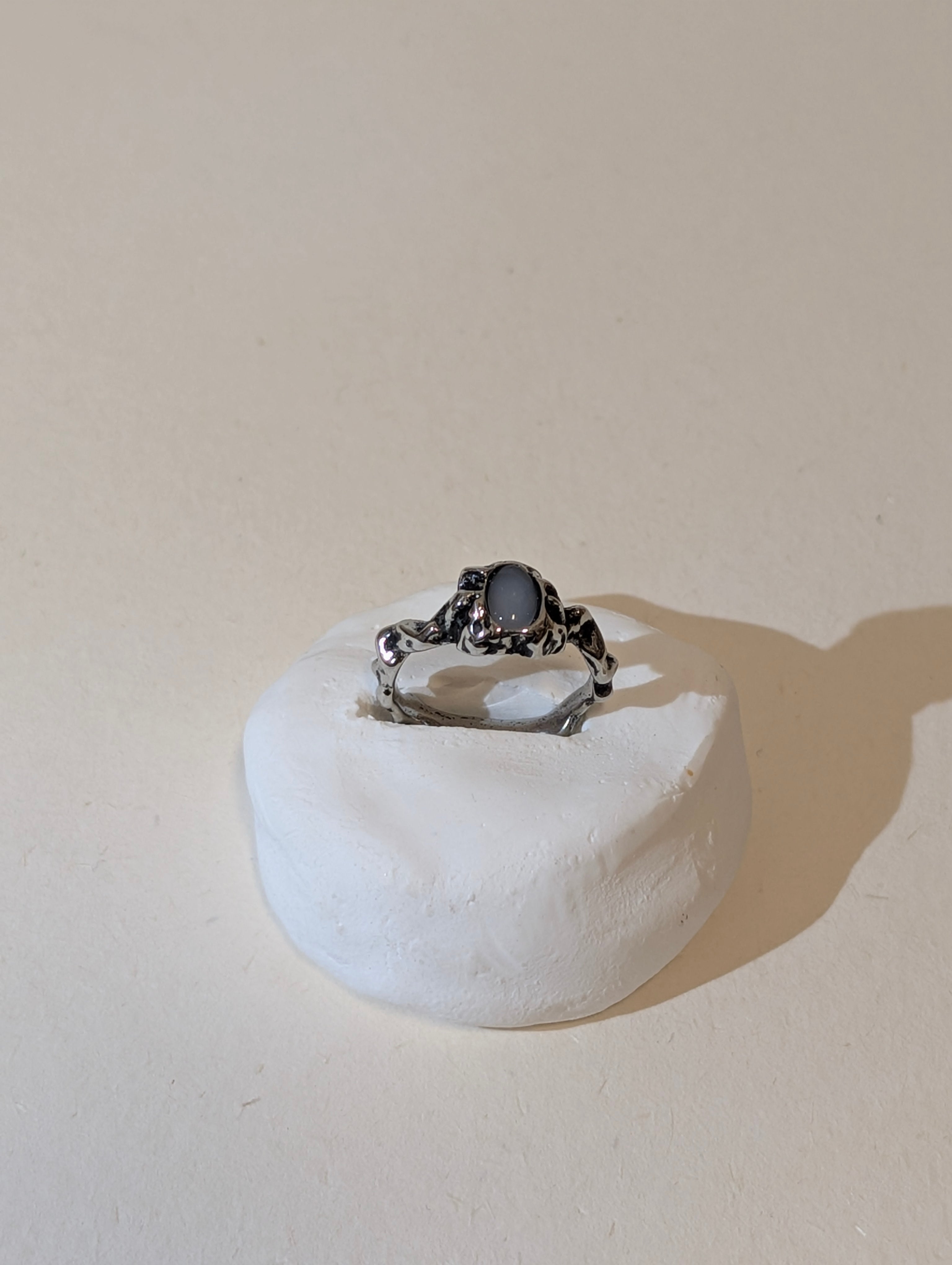 Unisex water resistant ring
