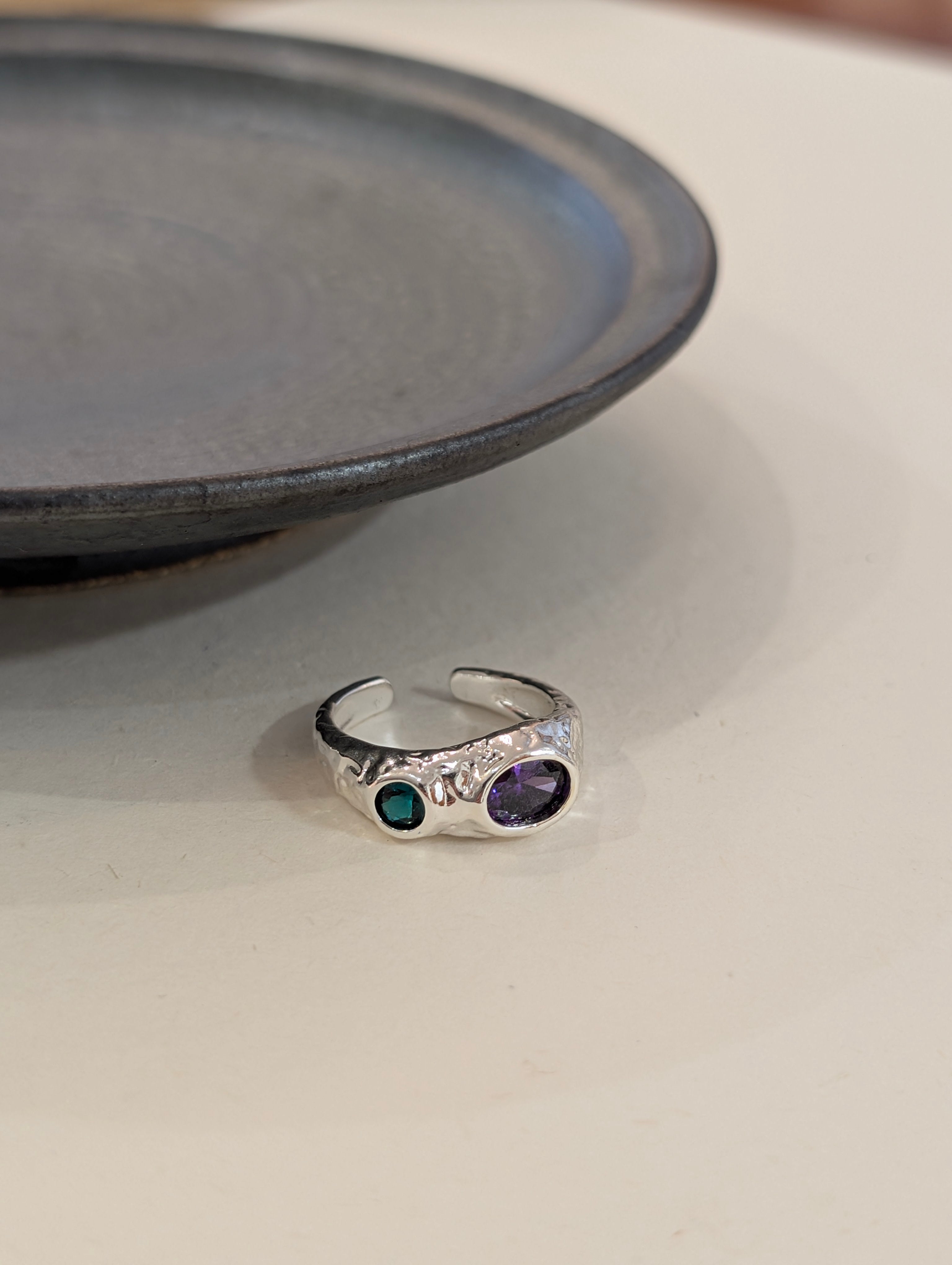 Stud coloured faux stone brass ring