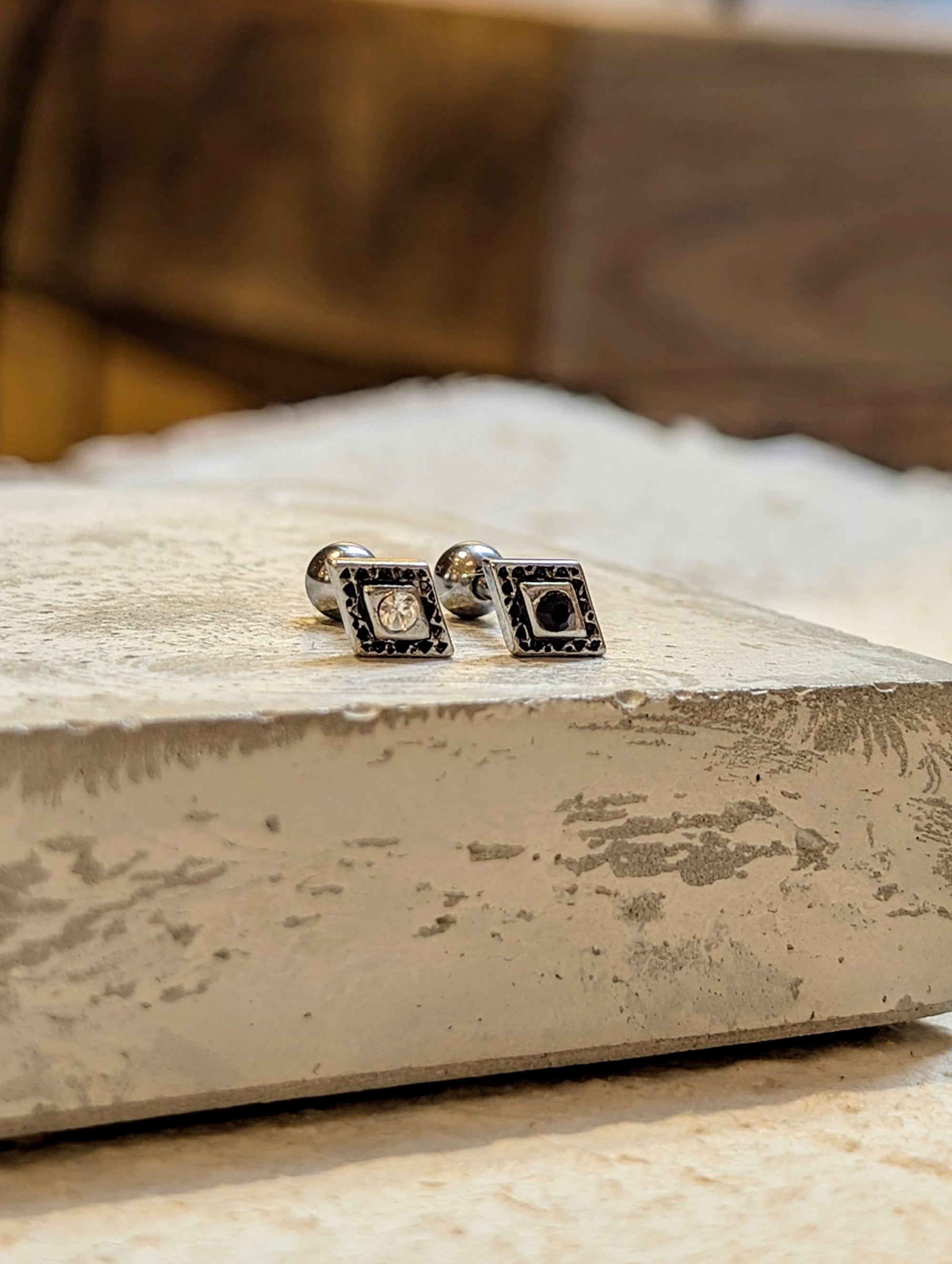 Rhombus Edge Stud Piercing surgical steel earring (1pc)