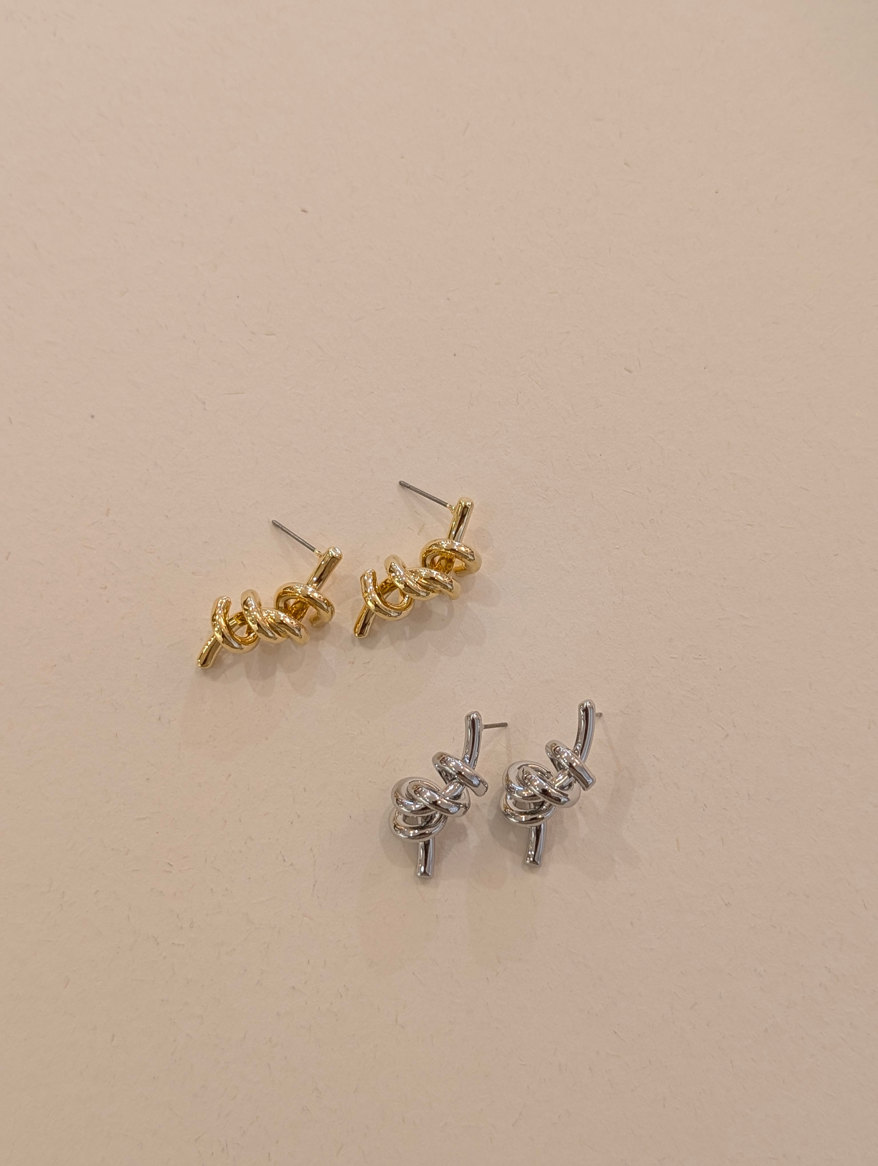 Knot twisted earrings