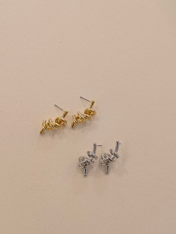 Knot twisted earrings