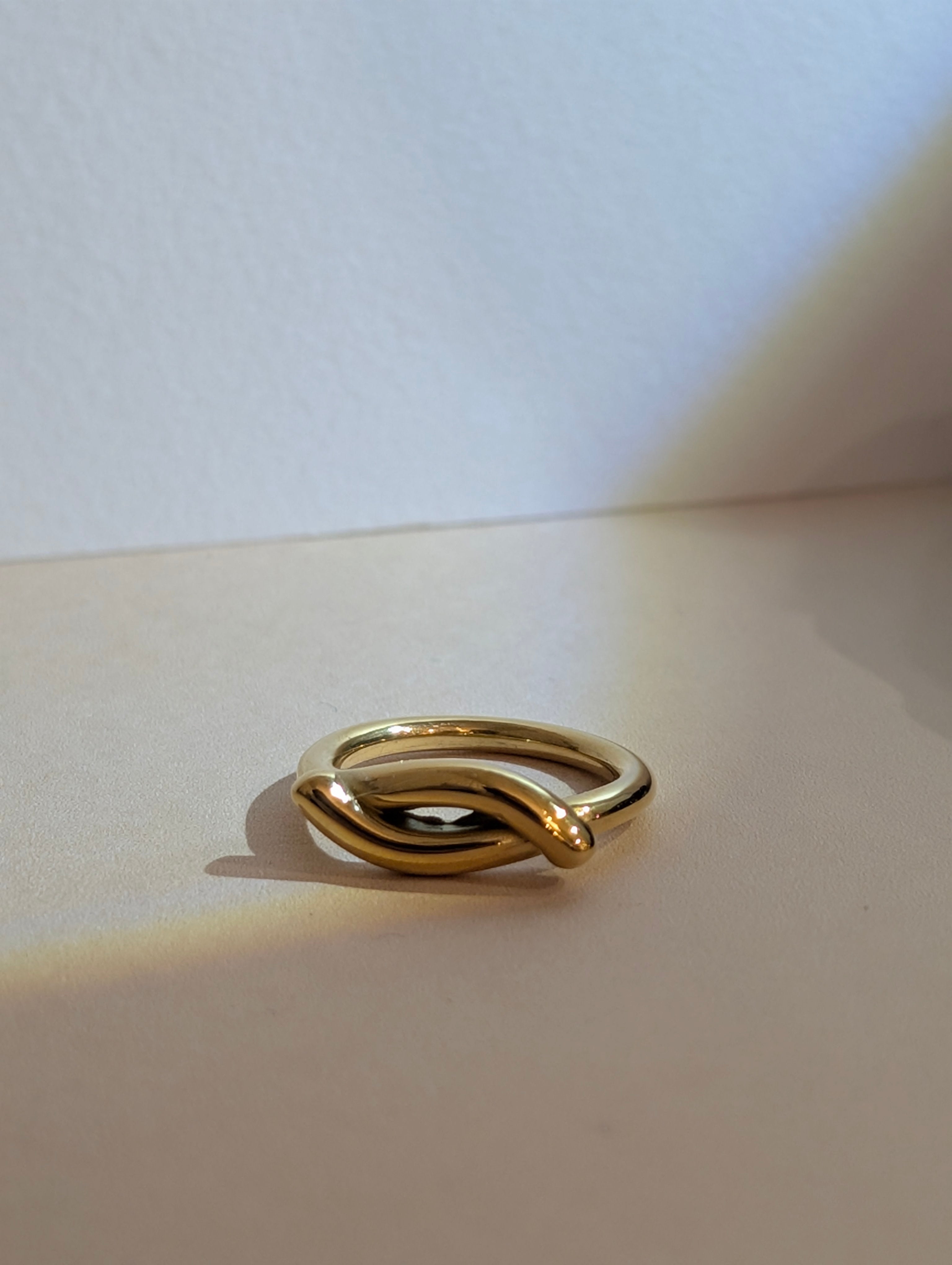 Wavy stainless steel ring