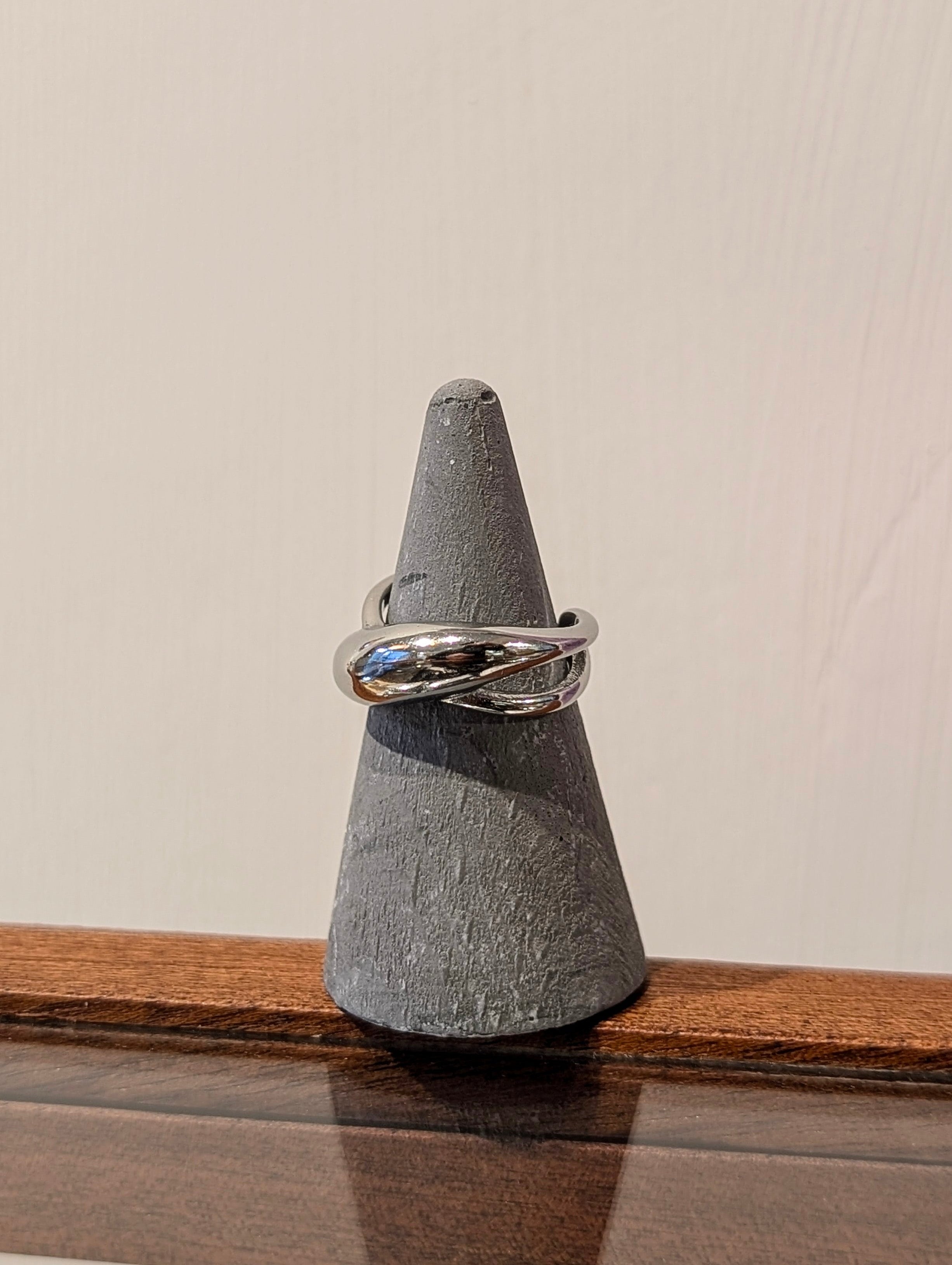 Glide twisted stainless steel ring