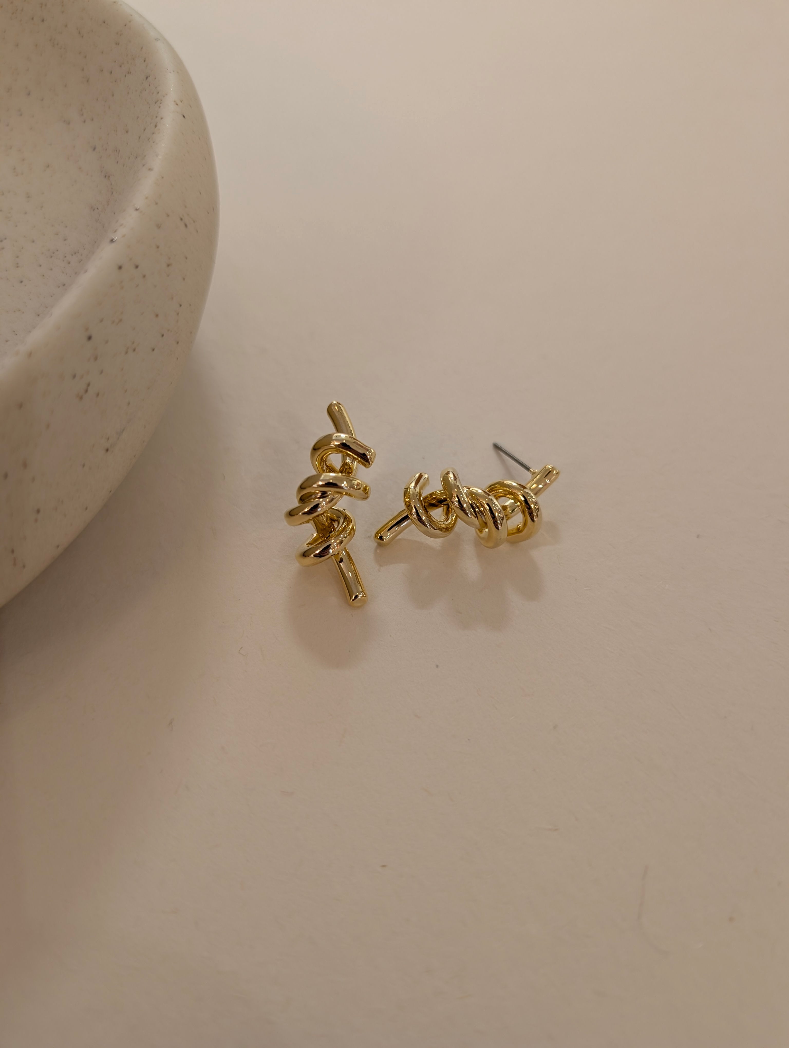 Knot twisted earrings
