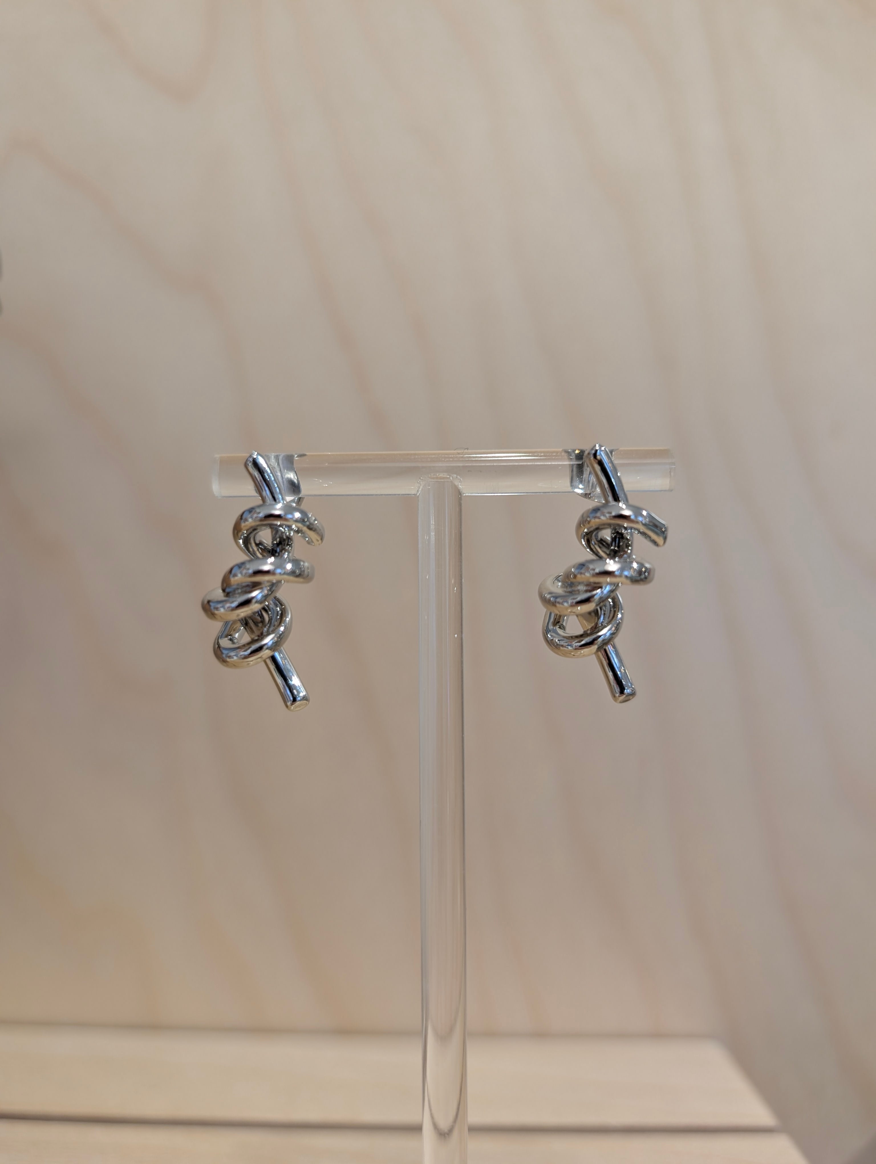 Knot twisted earrings