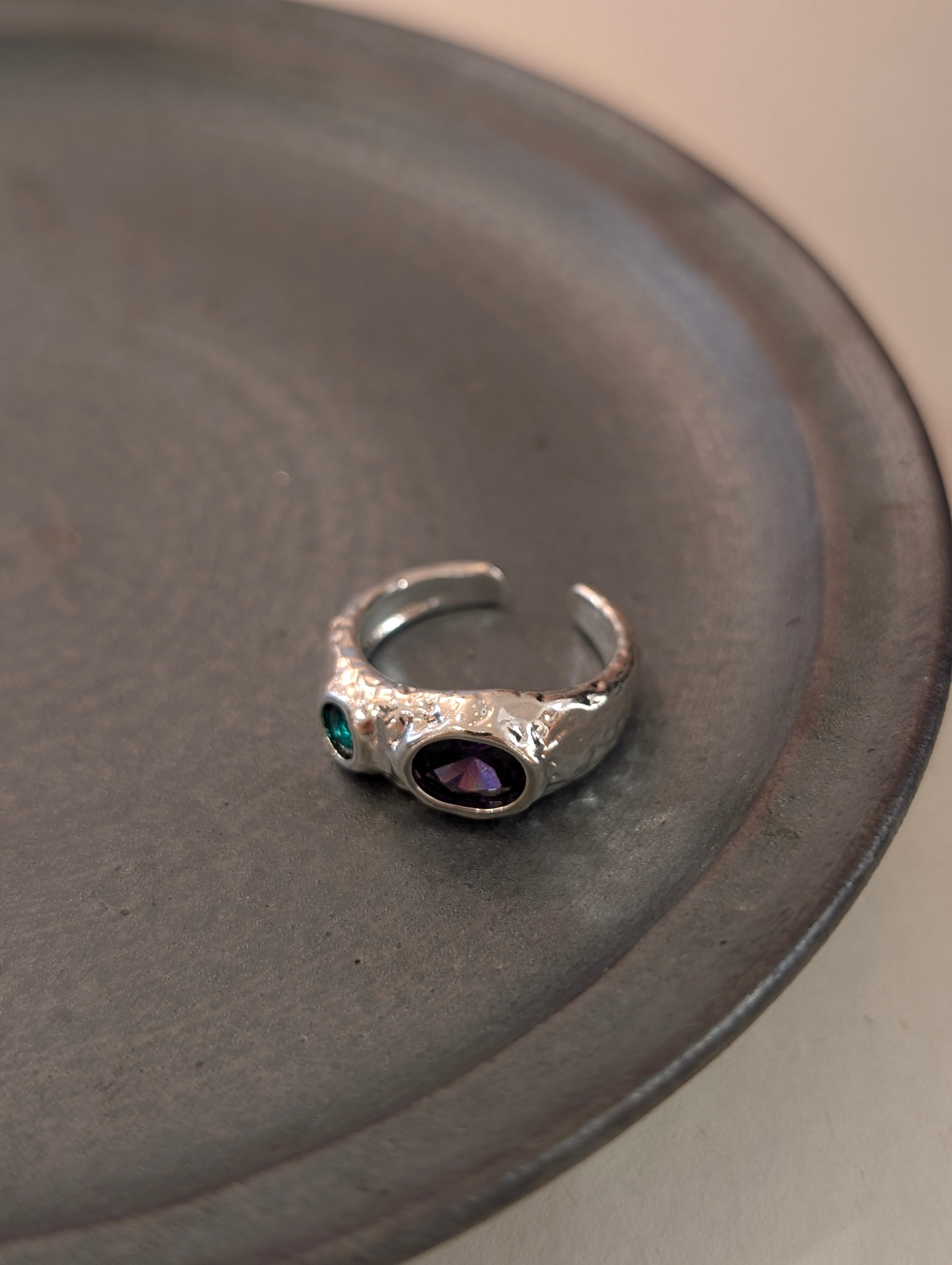Stud coloured faux stone brass ring