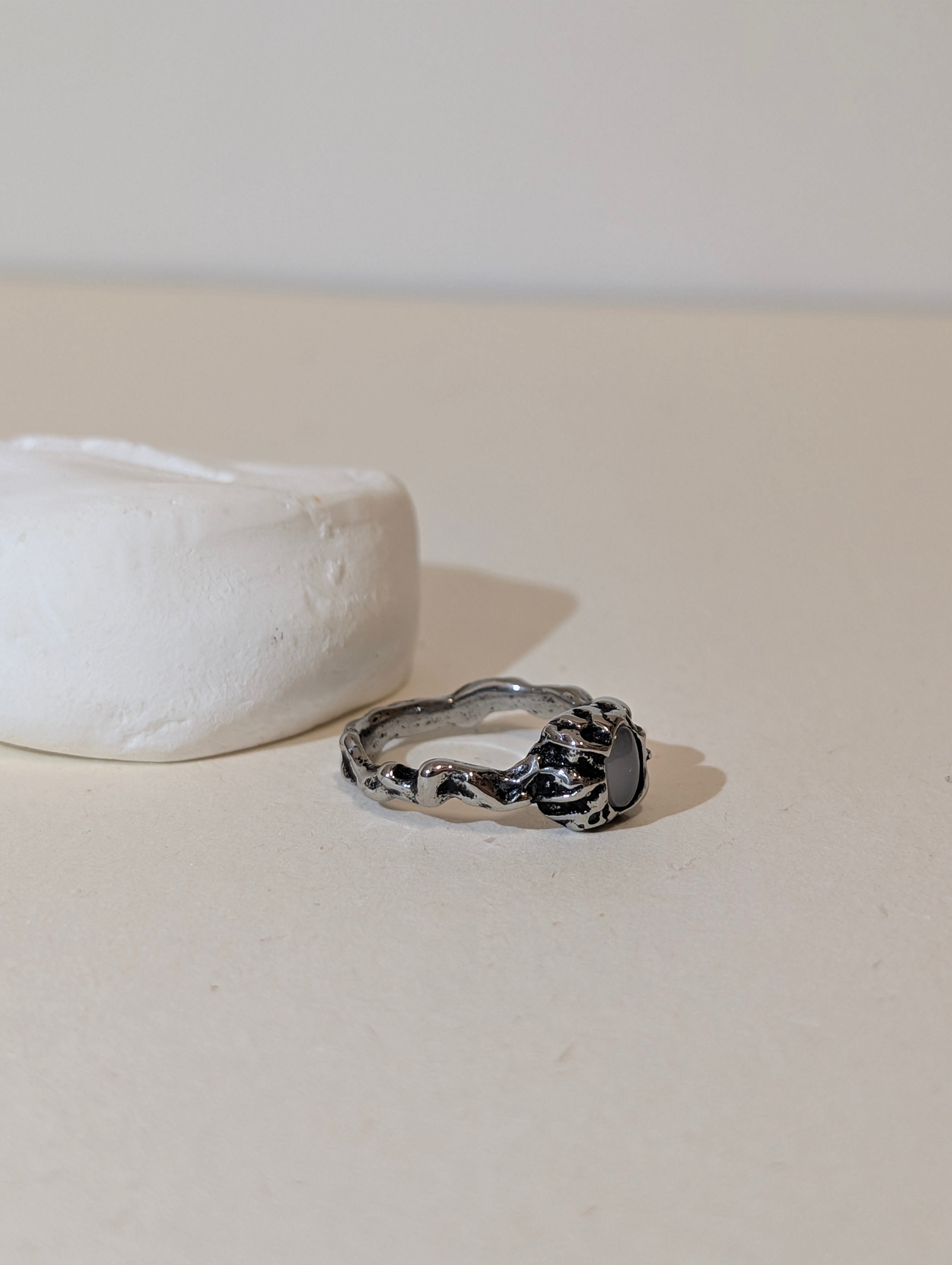 Unisex water resistant ring